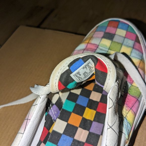 Vans - Picture 2 of 5